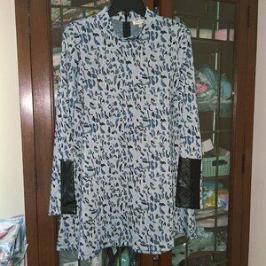 Tyler Boe Tunic Top Blue Animal Print Preppy Leopard Cheetah Mock Neck sz L /B9